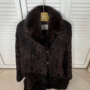 WOMEN'S VINTAGE BLACK/BROWN  FUR COAT BY A.HERMAN FURS, SIZE: MEDIUM